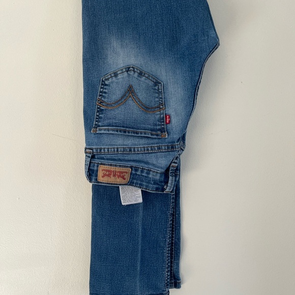 Levi’s - Picture 2 of 4